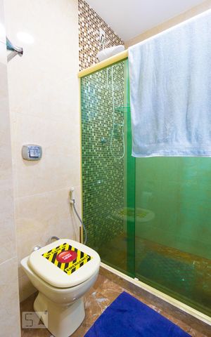 Casa de condomínio à venda com 120m², 2 quartos e 3 vagasBanheiro Social