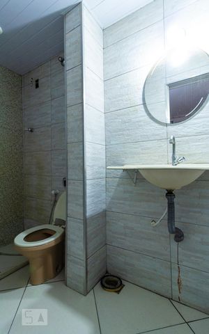 Casa de condomínio para alugar com 59m², 1 quarto e sem vaga Casa de condomínio para alugar com 59m², 1 quarto e sem vagaBanheiro