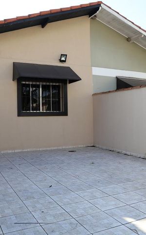 Casa para alugar com 120m², 4 quartos e 2 vagasFachada