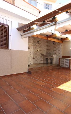 Casa para alugar com 150m², 3 quartos e 4 vagasQuintal c/ Churrasqueira