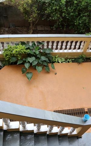 Casa à venda com 75m², 2 quartos e sem vagaEscada