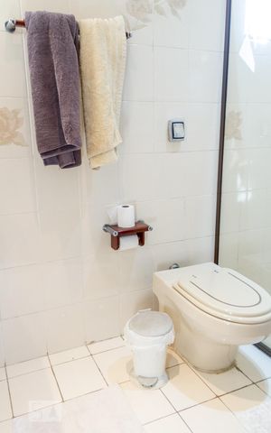 Apartamento à venda com 208m², 5 quartos e 3 vagas Apartamento à venda com 208m², 5 quartos e 3 vagasBanheiro do Quarto 2