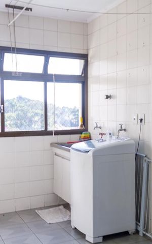 Apartamento à venda com 208m², 5 quartos e 3 vagas Apartamento à venda com 208m², 5 quartos e 3 vagasÁrea de Serviço