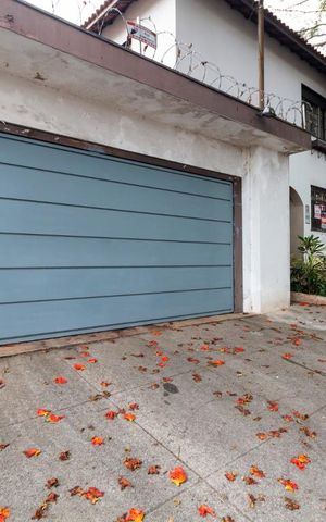 Casa à venda com 220m², 3 quartos e sem vagaFachada - Garagem