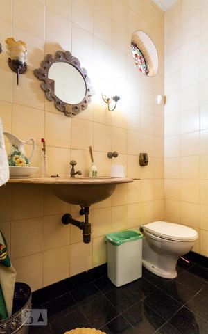 Casa à venda com 220m², 3 quartos e sem vagaLavabo