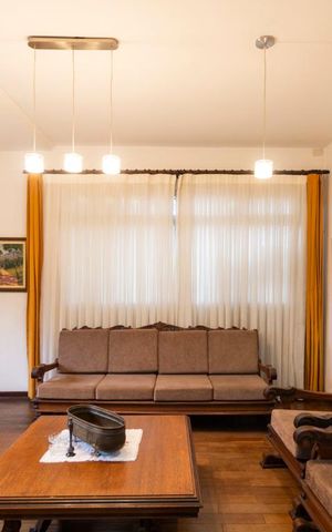 Casa à venda com 220m², 3 quartos e sem vagaSala