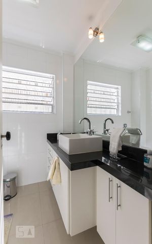 Apartamento à venda com 80m², 2 quartos e sem vagaBanheiro