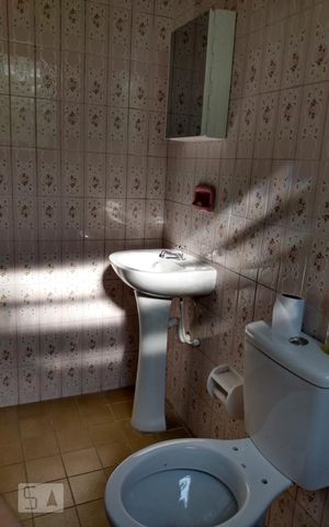 Casa para alugar com 40m², 1 quarto e sem vaga Casa para alugar com 40m², 1 quarto e sem vagaBanheiro