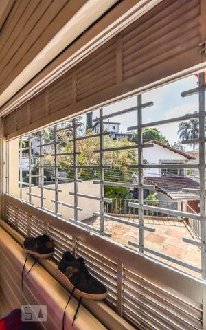 Casa à venda com 450m², 3 quartos e 2 vagas Casa à venda com 450m², 3 quartos e 2 vagasQuarto 1