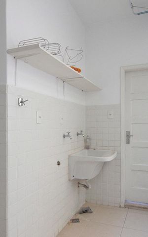 Apartamento à venda com 221m², 3 quartos e 1 vagaÁrea de Serviço