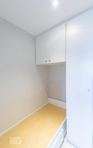 Apartamento à venda com 210m², 4 quartos e 2 vagas Apartamento à venda com 210m², 4 quartos e 2 vagasQuarto de Serviço
