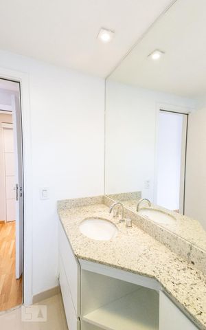 Apartamento à venda com 210m², 4 quartos e 2 vagas Apartamento à venda com 210m², 4 quartos e 2 vagasBanheiro do Quarto 1