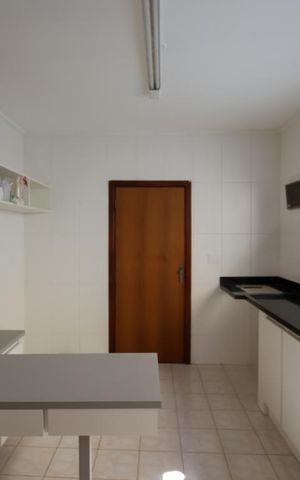 Casa à venda com 300m², 5 quartos e 3 vagas Casa à venda com 300m², 5 quartos e 3 vagasCozinha