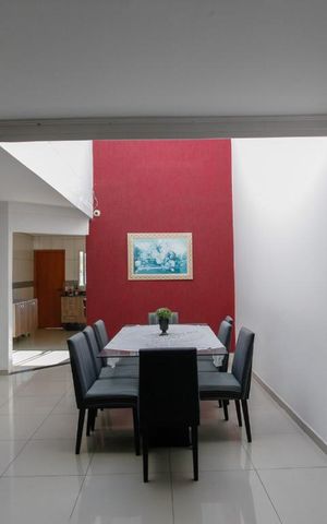 Casa para alugar com 240m², 4 quartos e 1 vaga Casa para alugar com 240m², 4 quartos e 1 vagaSala