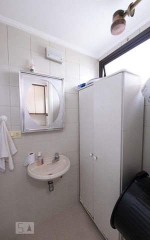 Apartamento à venda com 360m², 4 quartos e 3 vagas Apartamento à venda com 360m², 4 quartos e 3 vagasBanheiro de Serviço