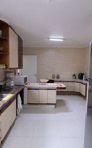 Apartamento à venda com 360m², 4 quartos e 3 vagas Apartamento à venda com 360m², 4 quartos e 3 vagasCozinha