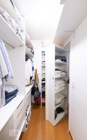 Apartamento à venda com 360m², 4 quartos e 3 vagas Apartamento à venda com 360m², 4 quartos e 3 vagasCloset Suite