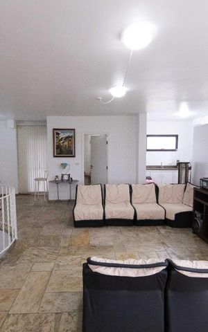 Apartamento à venda com 360m², 4 quartos e 3 vagas Apartamento à venda com 360m², 4 quartos e 3 vagasSala de Tv (segundo nivel)