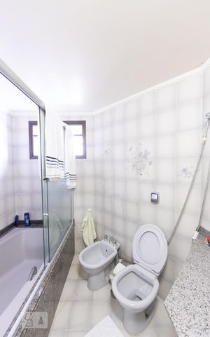Apartamento à venda com 360m², 4 quartos e 3 vagas Apartamento à venda com 360m², 4 quartos e 3 vagasBanheiro da Suite