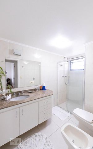 Apartamento à venda com 360m², 4 quartos e 3 vagas Apartamento à venda com 360m², 4 quartos e 3 vagasBanheiro Social