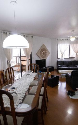 Apartamento à venda com 360m², 4 quartos e 3 vagas Apartamento à venda com 360m², 4 quartos e 3 vagasSala
