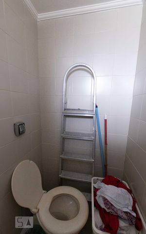 Apartamento à venda com 360m², 4 quartos e 3 vagas Apartamento à venda com 360m², 4 quartos e 3 vagasBanheiro de Serviço