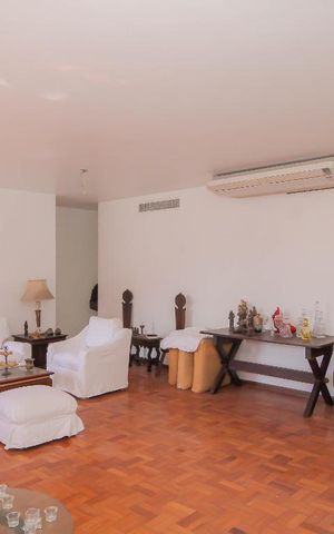 Apartamento à venda com 300m², 4 quartos e 1 vaga Apartamento à venda com 300m², 4 quartos e 1 vagaSala