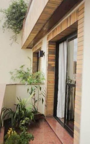 Apartamento à venda com 188m², 4 quartos e 2 vagas Apartamento à venda com 188m², 4 quartos e 2 vagasVaranda