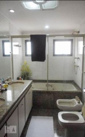 Apartamento à venda com 188m², 4 quartos e 2 vagas Apartamento à venda com 188m², 4 quartos e 2 vagasBanheiro