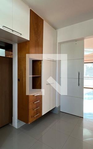 Apartamento à venda com 130m², 3 quartos e 3 vagas Apartamento à venda com 130m², 3 quartos e 3 vagasCozinha