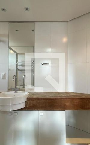 Apartamento à venda com 130m², 3 quartos e 3 vagas Apartamento à venda com 130m², 3 quartos e 3 vagasBanheiro da Suíte 1