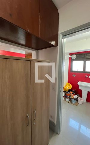 Apartamento à venda com 130m², 3 quartos e 3 vagas Apartamento à venda com 130m², 3 quartos e 3 vagasQuarto de Serviço