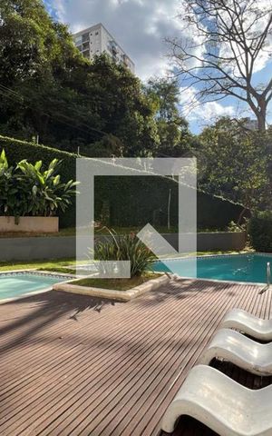 Apartamento à venda com 130m², 3 quartos e 3 vagas Apartamento à venda com 130m², 3 quartos e 3 vagasÁrea comum - Piscina