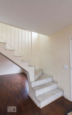 Casa à venda com 155m², 3 quartos e sem vagaEscada