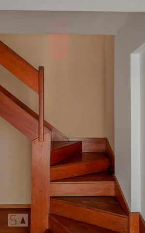Apartamento à venda com 240m², 3 quartos e 2 vagasEscada
