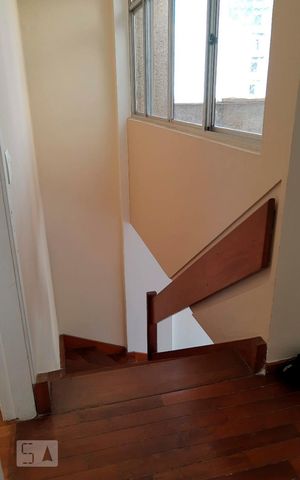 Apartamento à venda com 240m², 3 quartos e 2 vagasEscada