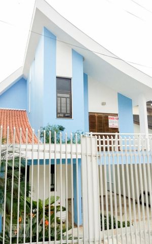 Casa à venda com 293m², 4 quartos e 4 vagas Casa à venda com 293m², 4 quartos e 4 vagasFachada