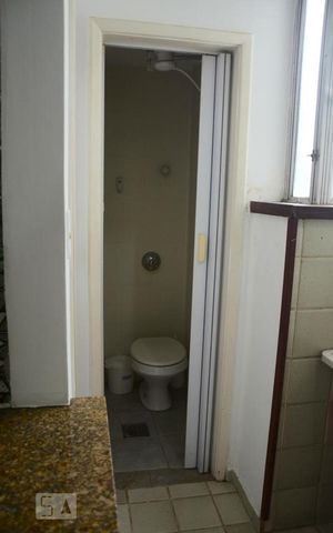 Apartamento à venda com 80m², 3 quartos e sem vaga Apartamento à venda com 80m², 3 quartos e sem vagaBanheiro de Serviço