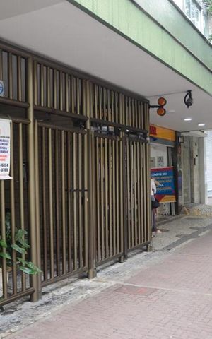Apartamento à venda com 80m², 3 quartos e sem vaga Apartamento à venda com 80m², 3 quartos e sem vagaFachada e portaria