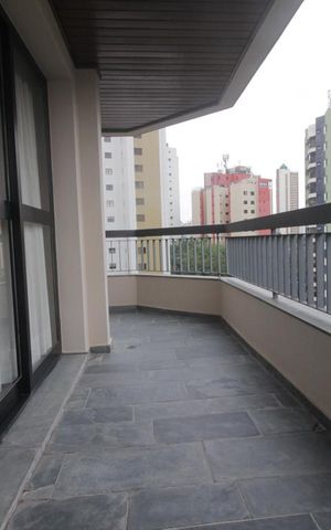 Apartamento à venda com 272m², 5 quartos e 4 vagasVaranda