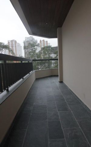 Apartamento à venda com 272m², 5 quartos e 4 vagasVaranda
