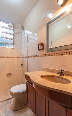 Apartamento à venda com 100m², 2 quartos e 1 vaga Apartamento à venda com 100m², 2 quartos e 1 vagaBanheiro