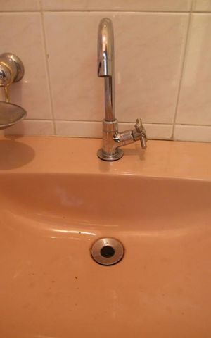 Casa à venda com 186m², 3 quartos e 4 vagasLavabo - torneira