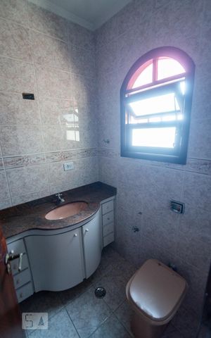 Casa à venda com 150m², 3 quartos e 2 vagas Casa à venda com 150m², 3 quartos e 2 vagasBanheiro