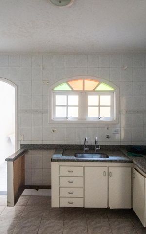 Casa à venda com 150m², 3 quartos e 2 vagas Casa à venda com 150m², 3 quartos e 2 vagasCozinha