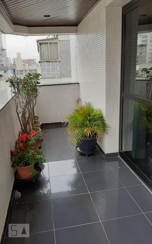 Apartamento à venda com 187m², 4 quartos e 3 vagas Apartamento à venda com 187m², 4 quartos e 3 vagasVaranda