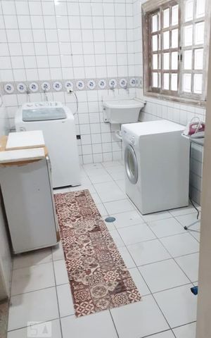 Casa à venda com 174m², 3 quartos e 4 vagas Casa à venda com 174m², 3 quartos e 4 vagasLavanderia