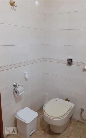 Casa à venda com 174m², 3 quartos e 4 vagas Casa à venda com 174m², 3 quartos e 4 vagasBanheiro