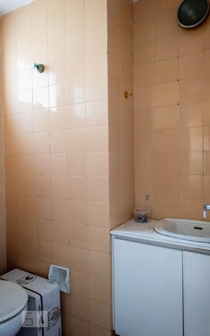 Apartamento à venda com 125m², 3 quartos e sem vaga Apartamento à venda com 125m², 3 quartos e sem vagaBanheiro de Serviço