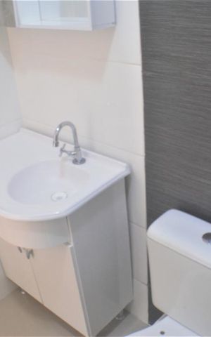 Apartamento para alugar com 65m², 2 quartos e 1 vaga Apartamento para alugar com 65m², 2 quartos e 1 vagaDetalhe do Banheiro Social